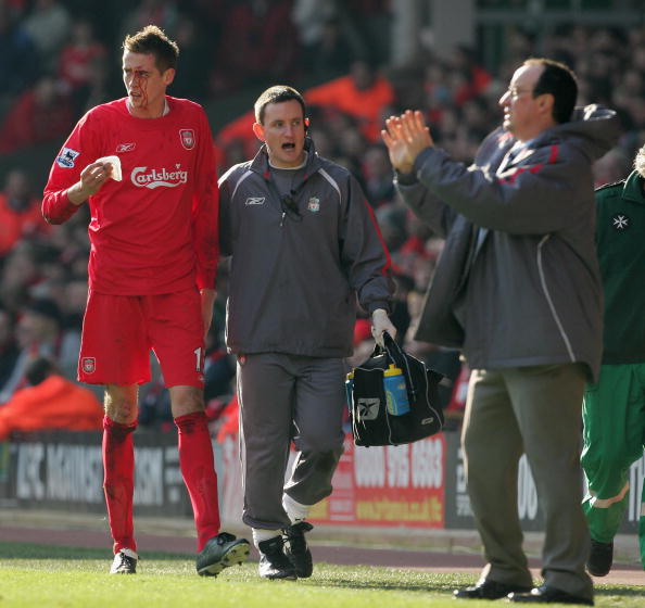 姆巴佩助攻卡马文加进球后，两人复刻昨日训练中的庆祝动作（卡马文加获姆巴佩妙传破门，两人赛场重现昨训庆祝动作）