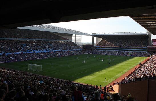 曼联因巴塞罗那关注而面临挑战，加布里埃尔被多家俱乐部关注，但曼联尽力留住他。