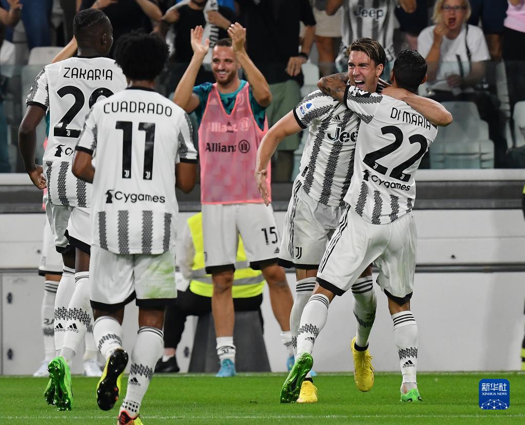 中场核心连续送出致命直塞