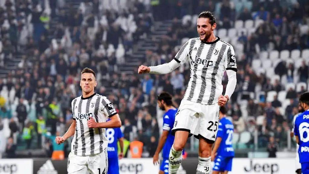 11月22日，在2025华润饮料中超联赛第30轮...