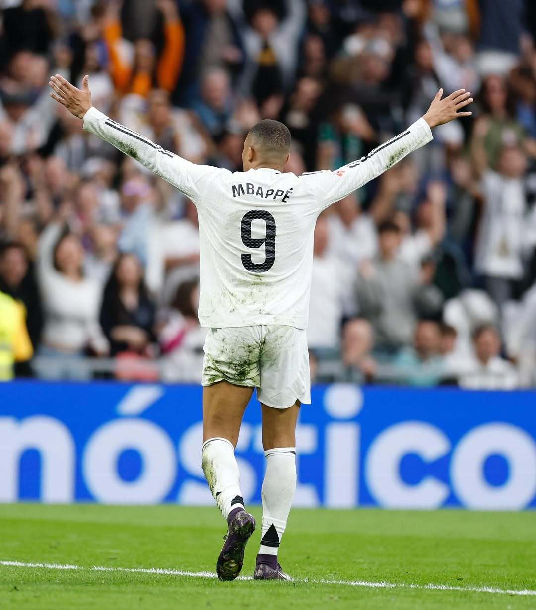 国脚庆祝破门动作刷屏社交媒体