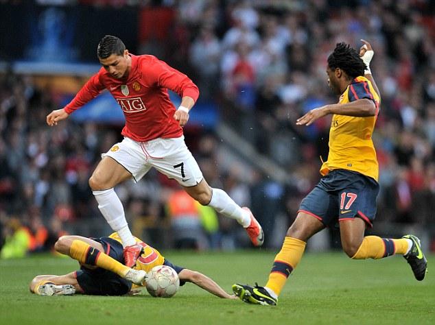 斯基拉：那不勒斯依然想租梅努，球员也想要获得更多出场机会