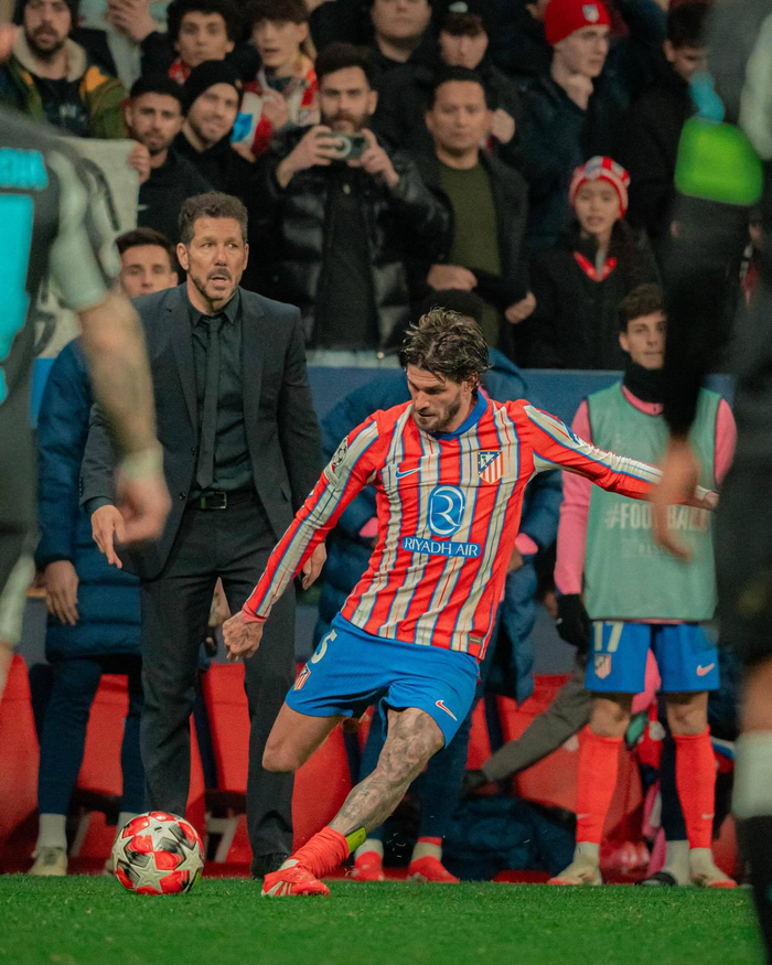 法媒：让热亚尔与巴黎的合同明夏到期，法兰克福等队对他有意（法媒：让热亚尔与巴黎合同将于明夏到期，法兰克福等队有意引进）