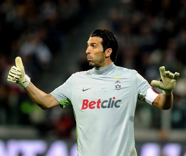 国王杯半场：费尔明造险，CD瓜达拉哈拉暂0-0巴塞罗那（国王杯半场战报：费尔明制造威胁，CD瓜达拉哈拉与巴塞罗那暂0-0互交白卷）