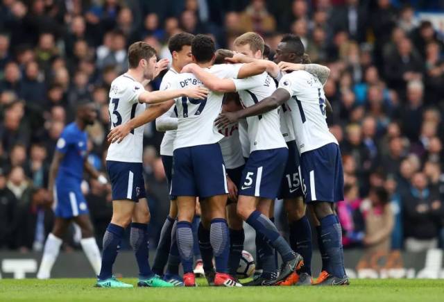 官方：皇家社会签下狼队前锋格德斯；据悉转会费为400万欧